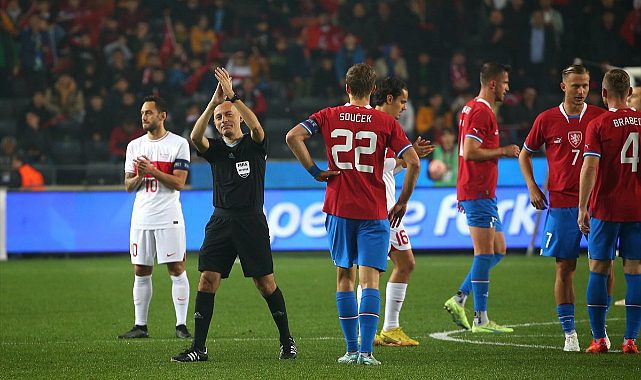 Cüneyt Çakır Son Düdüğünü Çaldı! Yeşil Sahalara veda ...