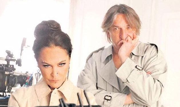 Hülya Avşar yolda buldu klibinde oynattı!