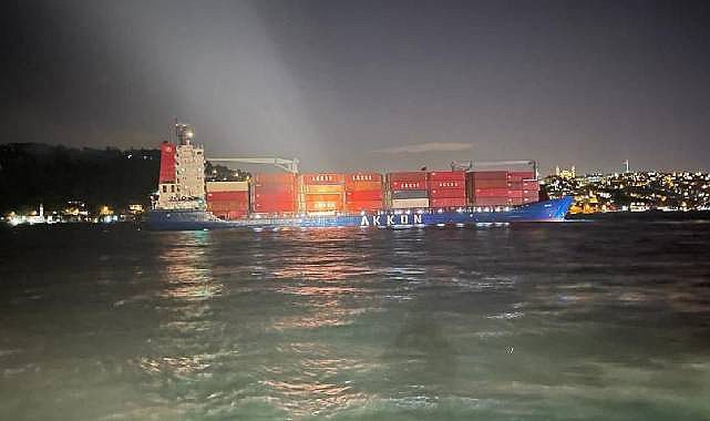 İstanbul Boğazı&#039;nda deniz trafiği duraksadı