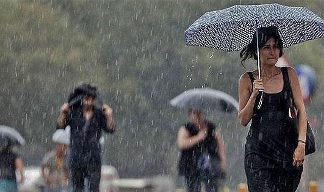 İstanbul&#039;da sağanak yağmuru uyarısı! Meteoroloji Ankara ve İzmir için de uyarılar yaptı sıcaklıklar düşüyor