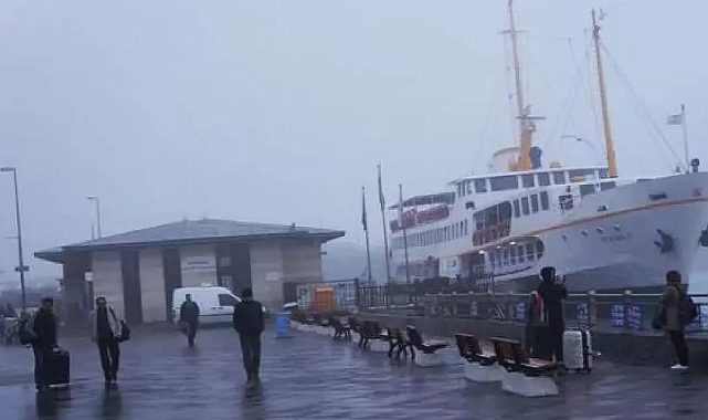 İstanbul'da vapur seferlerine lodos engeli