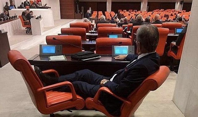 İYİ Partili Vekilin Meclisteki görüntüsü büyük tepki topladı