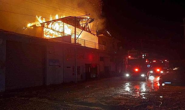 Uşak&#039;ta mobilya atölyesinde yangın!