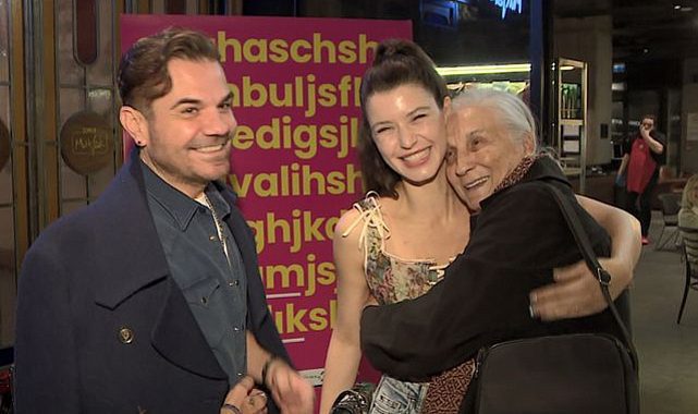 Yıllar sonra buluştular! Beren Saat&#039;i heyecanlandıran karşılaşma