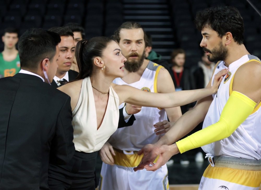 Burcu Özberk ve Gökhan Alkan&#039;lı &quot;Kraliçe&quot;nin ilk tanıtımı yayınlandı!