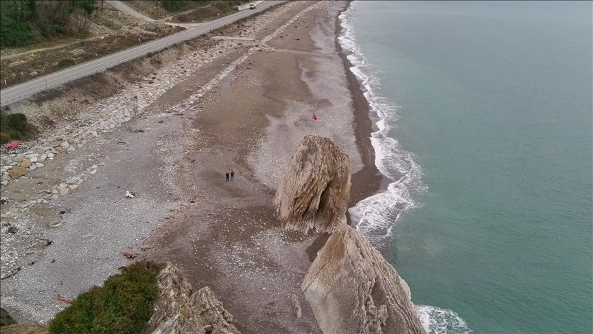 Sinop&#039;ta rüzgar sonrası deniz çekildi
