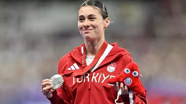 Rekorla gelen şampiyonluk! Aysel Önder altın madalyaya uzandı