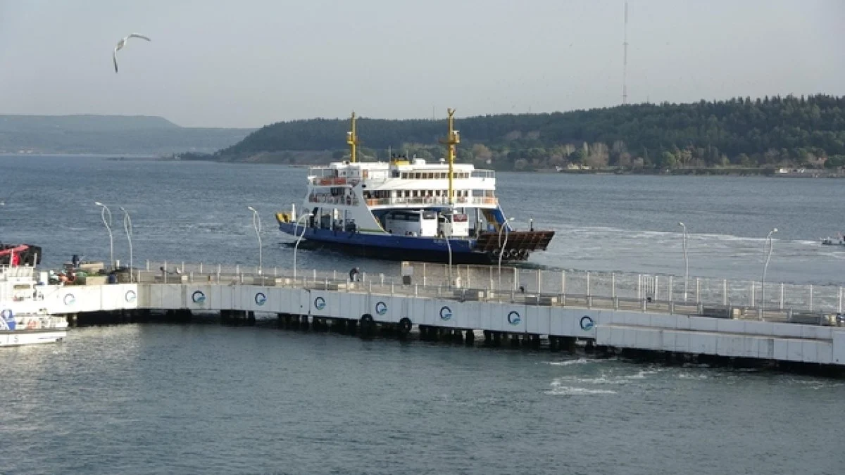 Bozcaada feribot seferleri iptal edildi