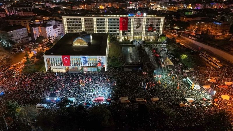 CHP&#039;nin çağrısı sonrası Saraçhane&#039;de protestolar dördüncü gününde: Valilik yasağı 26 Mart&#039;a uzattı