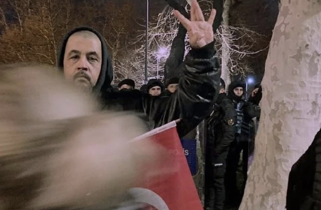 Rap dünyası ikiye bölündü! Ünlü rapçiden İmamoğlu&#039;na destek geldi