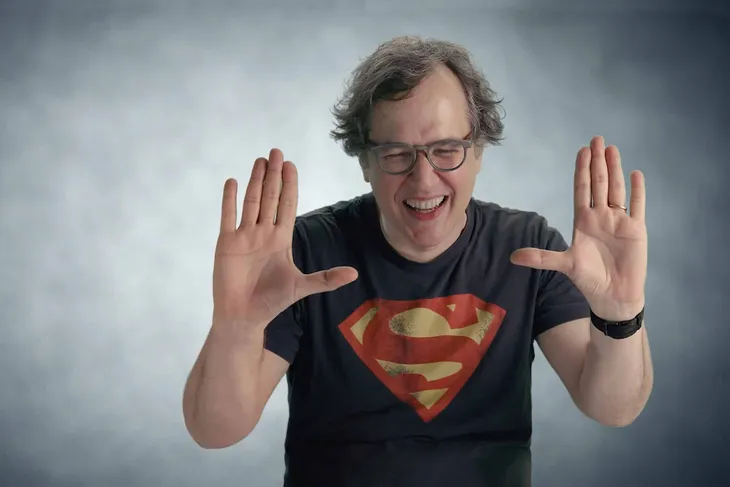 AK Partililerin annesine hakaret eden İlker Cankiligil&#039;e tepki büyüyor