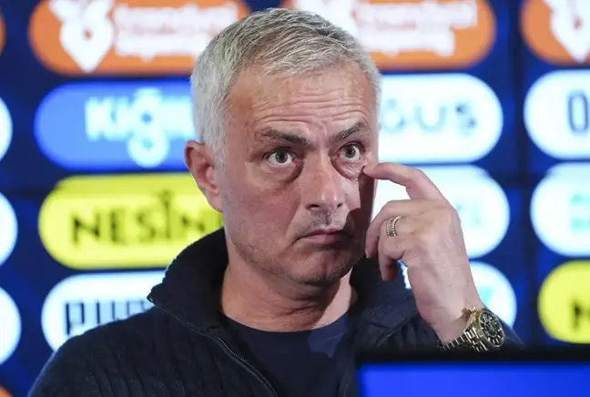 Canlı yayında! Mourinho futbolcusunu yerden yere vurdu