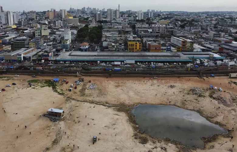 Myanmar&#039;da 7.7 büyüklüğünde korkunç deprem