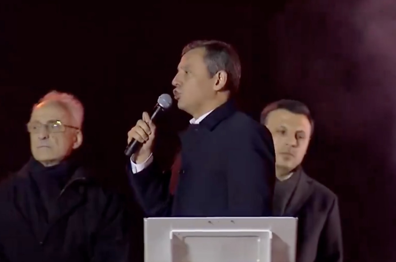 Özel Saraçhane&#039;de: Ekrem Başkanı vermeyeceğiz