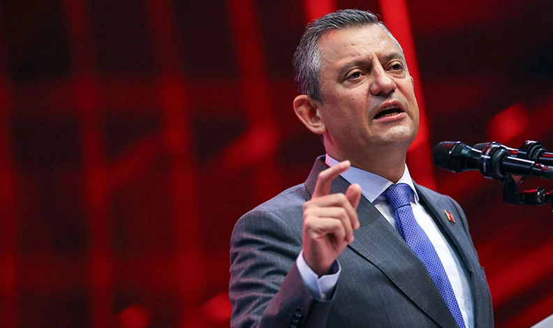 Özgür Özel: Bariyerleri yıkın geçin