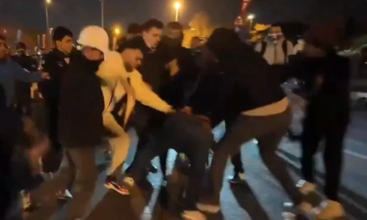 Saraçhane&#039;de yüksek tansiyon! Saldırı linç girişimine dönüştü