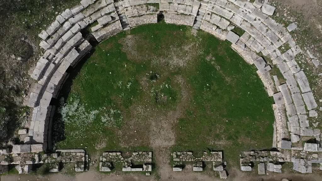 Teos Antik Kenti’nde Dionysos Tapınağı yeniden yükseliyor