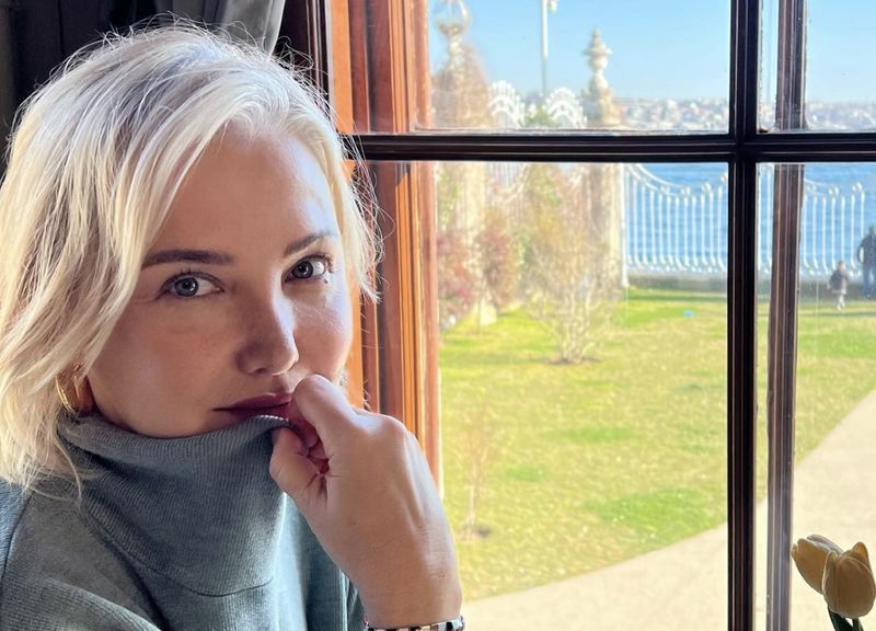 Sonunda sildi! Berna Laçin&#039;den Türk polisine çirkin karalama