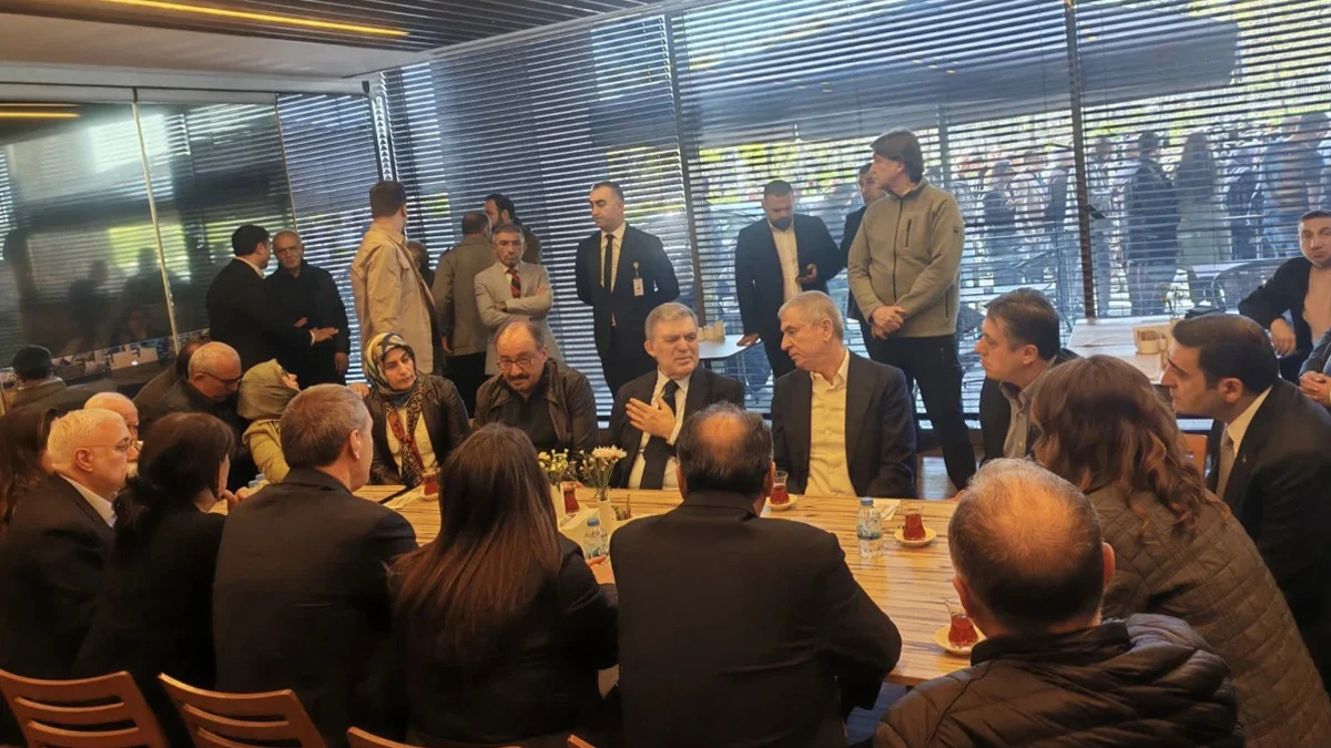 Abdullah Gül&#039;den Sırrı Süreyya Önder&#039;e ziyaret