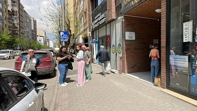 İstanbul&#039;da arka arkaya artçı depremler