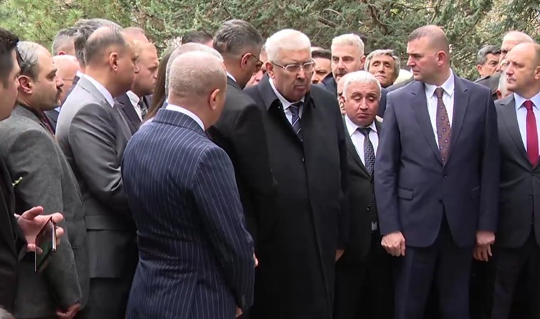 Program neden değişti? MHP&#039;den Bahçeli&#039;siz Türkeş anması