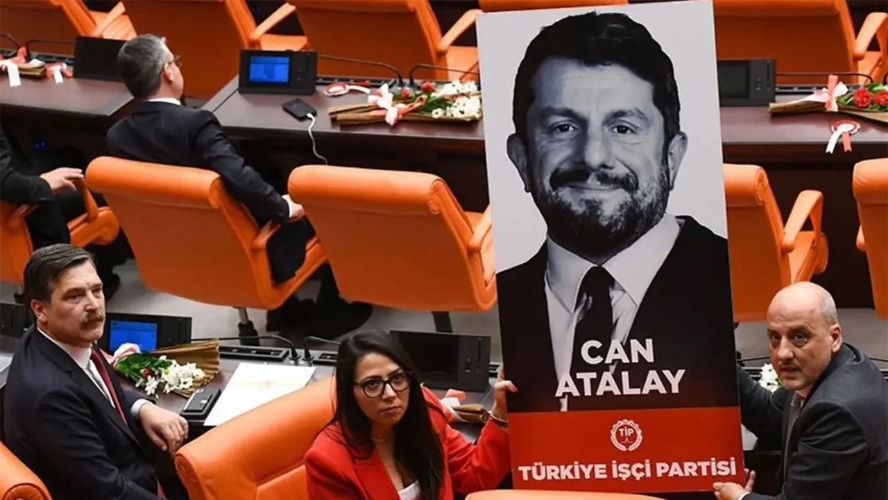 Meclis&#039;te AYM&#039;nin Can Atalay kararı okundu ortalık karıştı