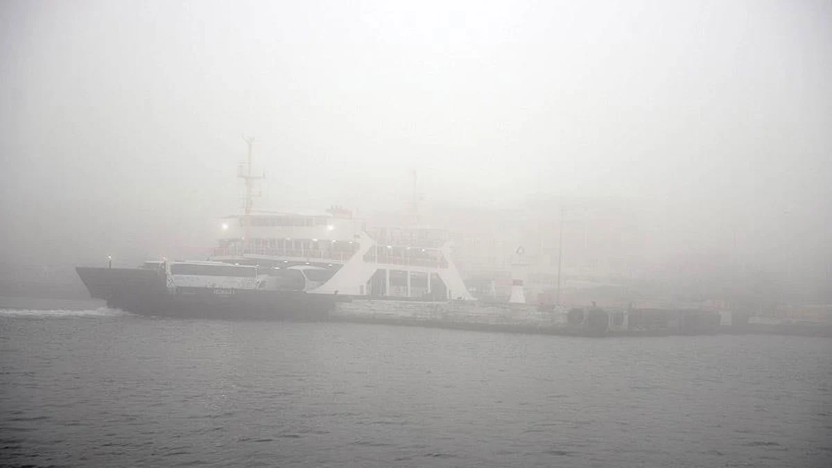 Göz gözü görmüyor! Çanakkale Boğazı çift yönlü ulaşıma kapatıldı