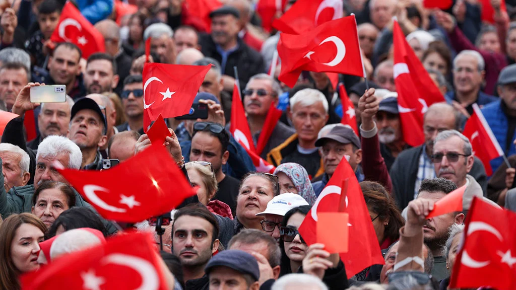 CHP’nin boykot stratejisi çöktü! Millet Özel’e kırmızıyı gösterdi! İşte son anket