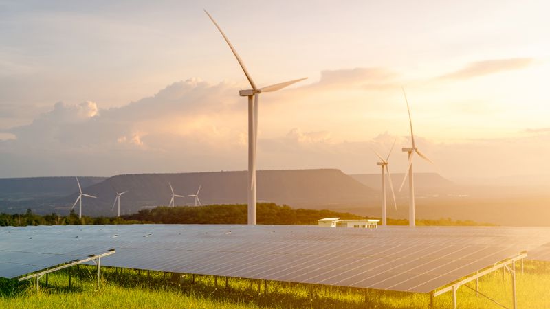 Türkiye&#039;nin Güneş ve Rüzgar Enerjisi Potansiyeli: Temiz Enerji Dönüşümünde Jeopolitik Avantaj