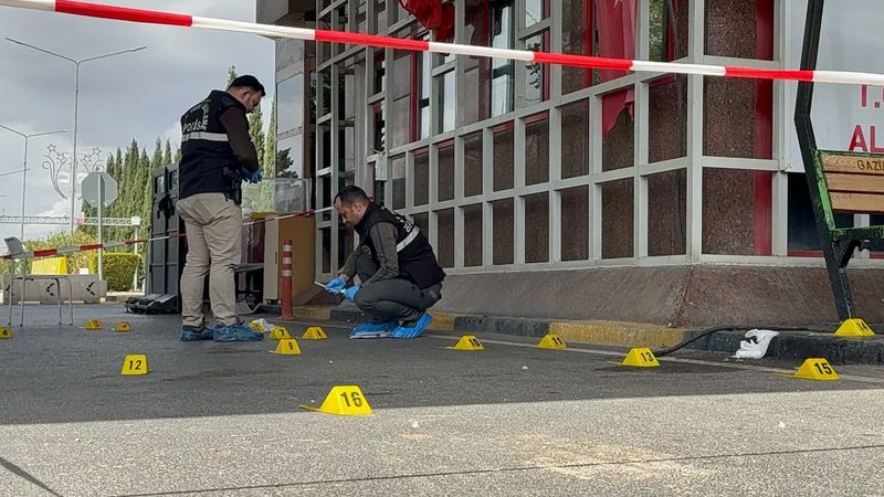 Gaziantep Havalimanında silah sesleri! Çok sayıda yaralı var