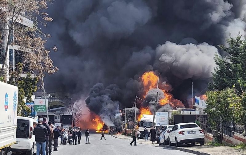İkitelli&#039;deki kimya deposunda yangın