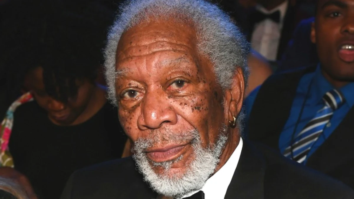 Çok eski bir denizci geleneği! Morgan Freeman neden sürekli küpe takıyor?