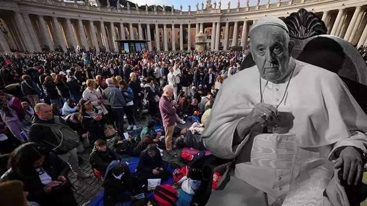 Papa Franciscus’a Aziz Petrus Meydanı’nda tarihi veda töreni