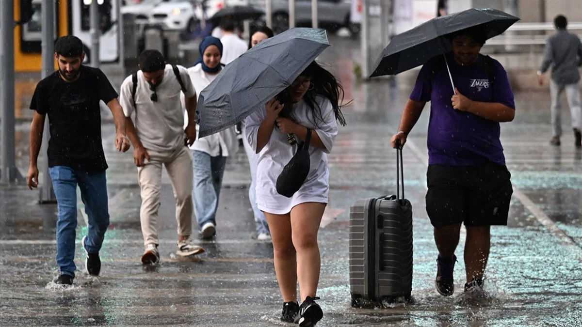 Sıcaklık yine düşüyor! Sağanak yağmur yolda