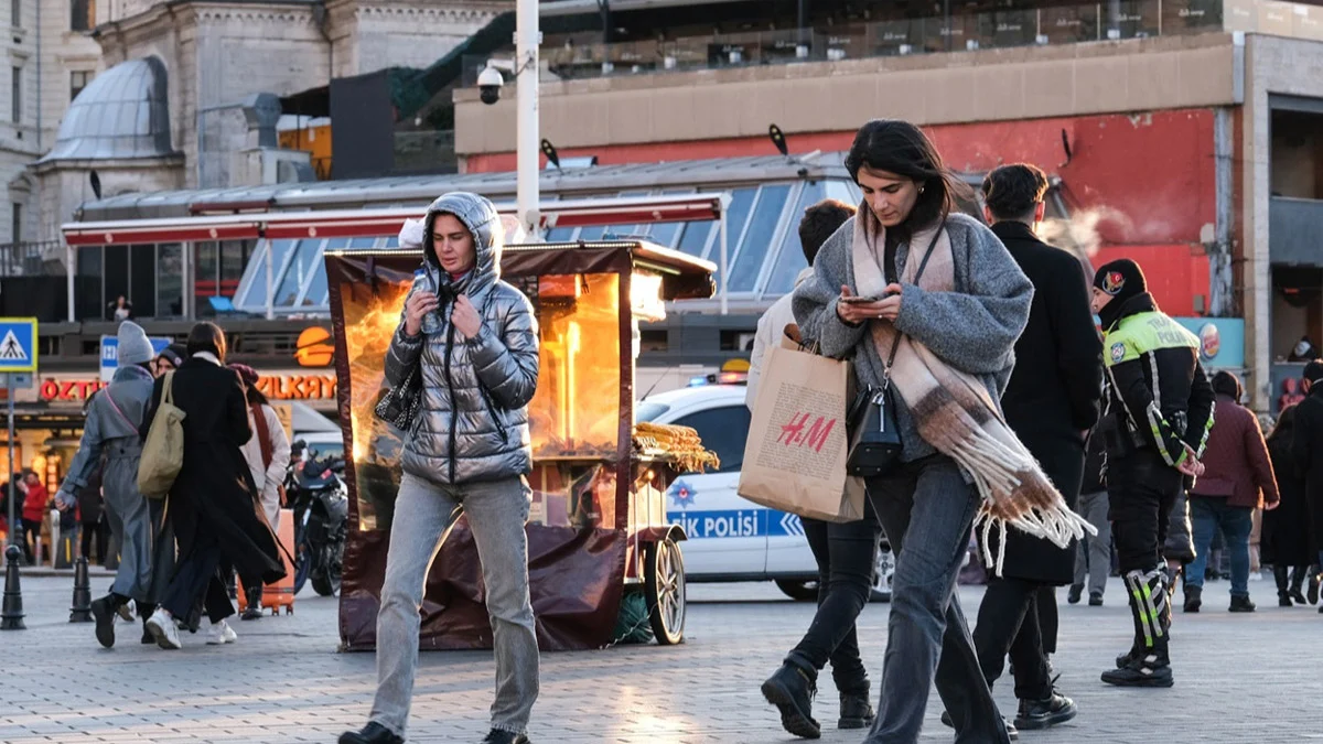Montları, şapkaları çıkarın! İstanbul&#039;da havalar 8 derece birden soğuyacak