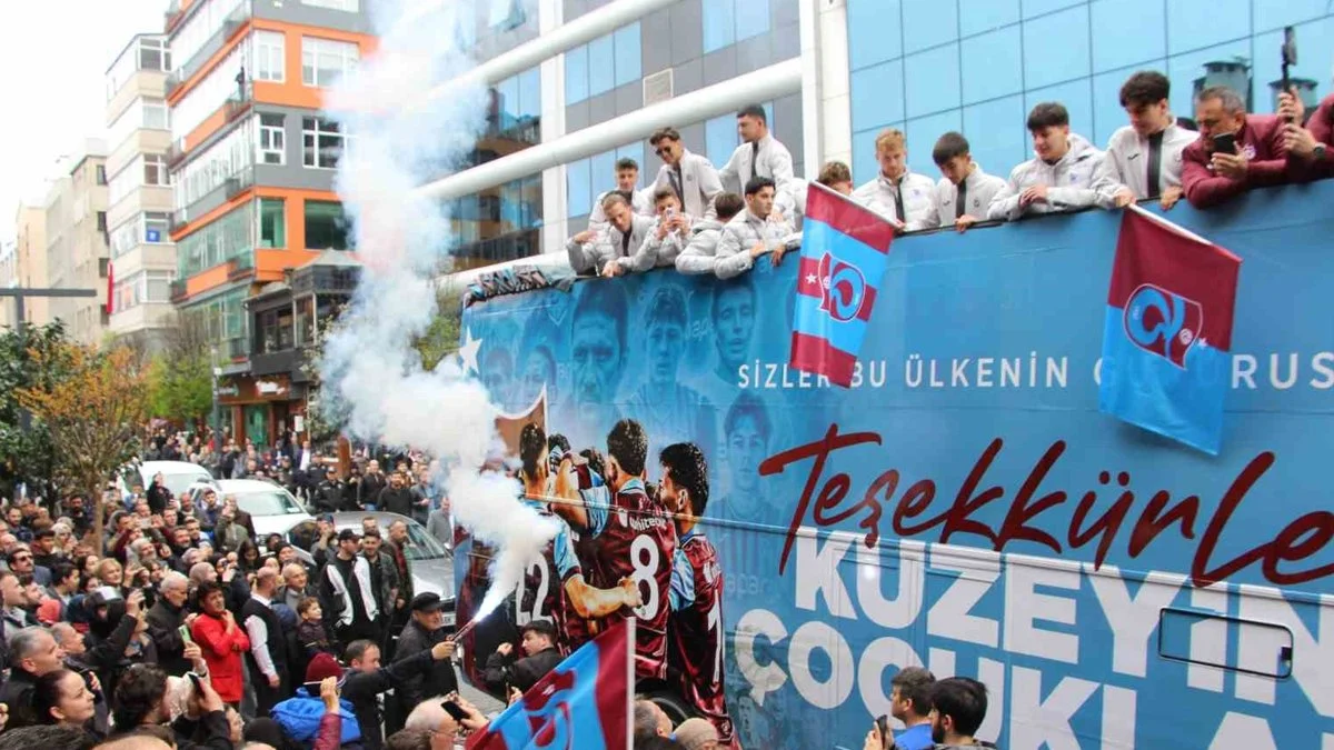 Avrupa ikincisi Trabzonspor&#039;a coşkulu karşılama