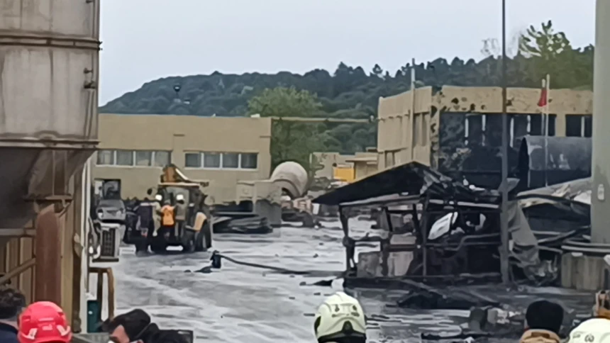 Tuzla&#039;daki deri tesisinde korkunç patlama! Çok sayıda yaralı var