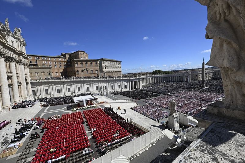 Katolikler yasta! Papa'yı son yolculuğuna milyonlar uğurladı