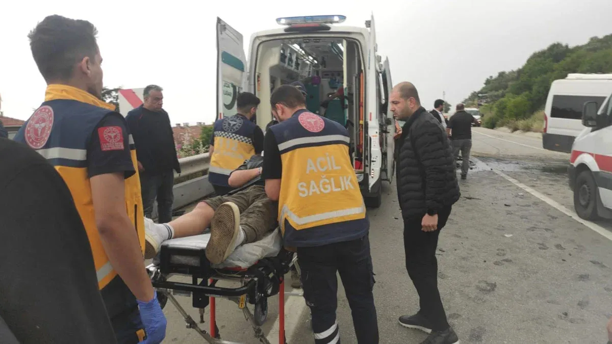 Bursa Gemlik’te korkunç kaza: İkisi ağır 12 yaralı var