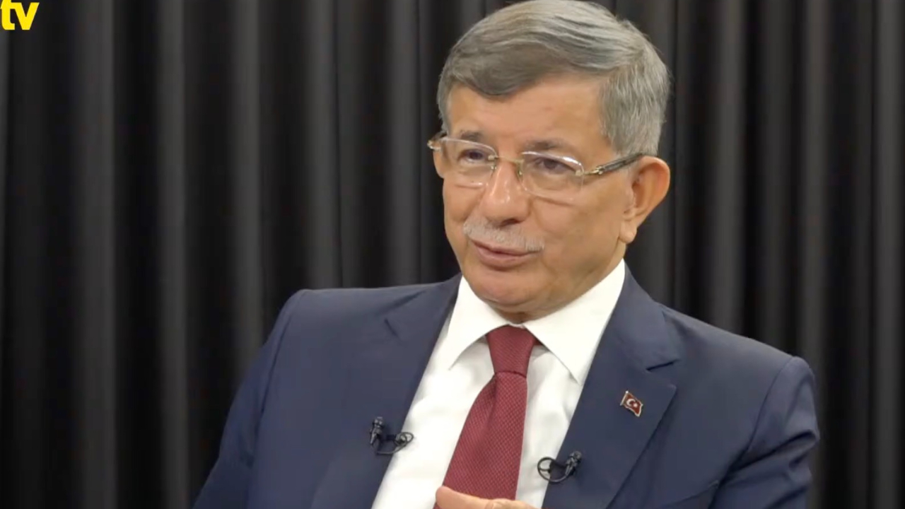 Davutoğlu AK Parti'ye geçen o vekiller hakkında çok sert konuştu