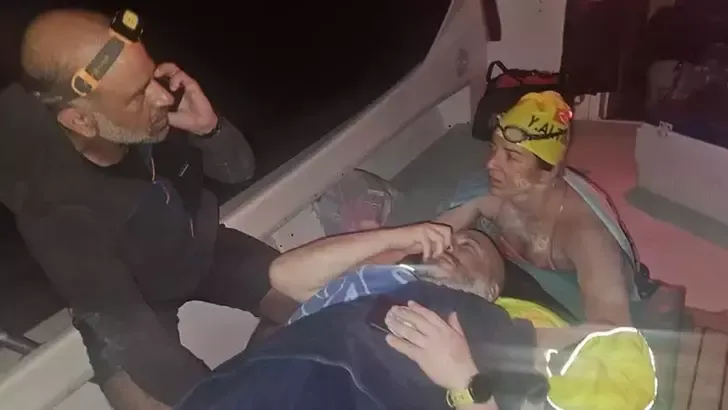 Türk yüzücüler Pasifik Okyanusu&#039;nda köpek balığı saldırısına uğradı