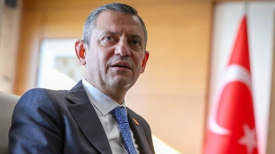 Özgür Özel’den 4. dalga İBB operasyonlarına tepki