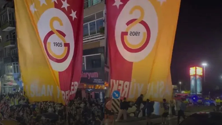 Galatasaray bayrağına çirkin saldırı