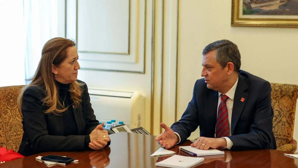 Özgür Özel'in DİSK ziyareti: Ara zam için mücadele etmeliyiz