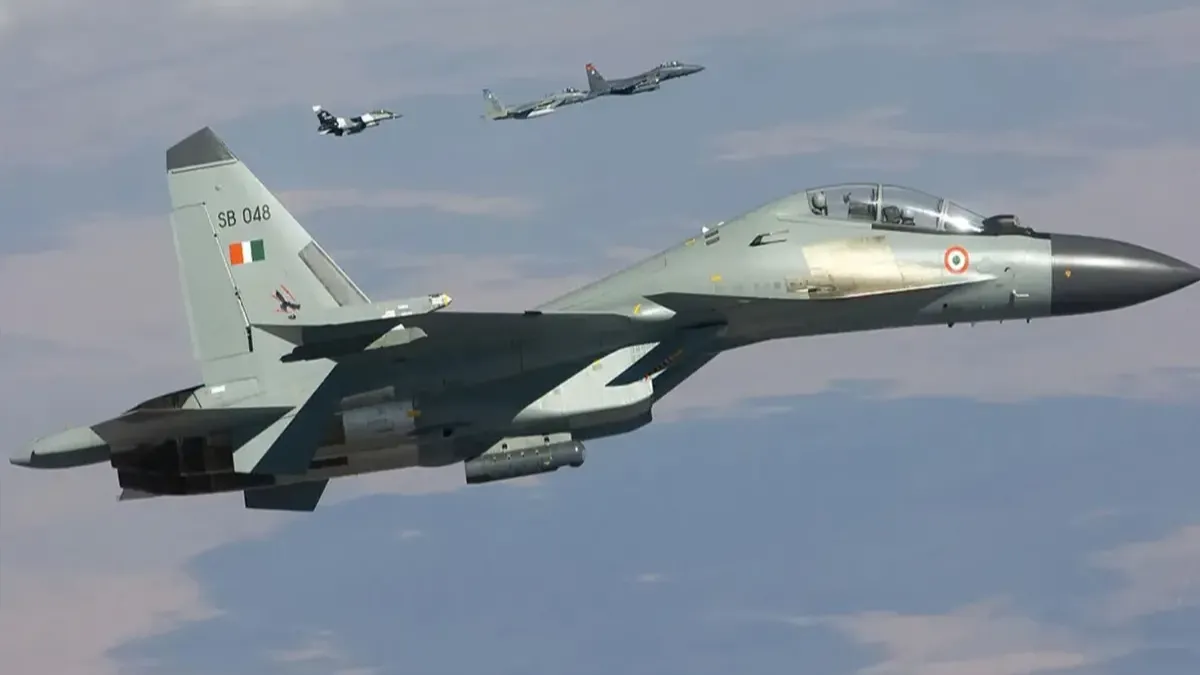 Hindistan savaş uçaklarının Pakistan tarafından düşürüldüğünü doğruladı: Chauhan’dan ilk açıklama