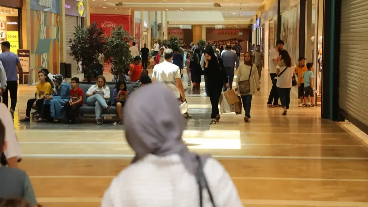 Şehrin en büyük AVM&#039;sinde kabusu yaşadılar