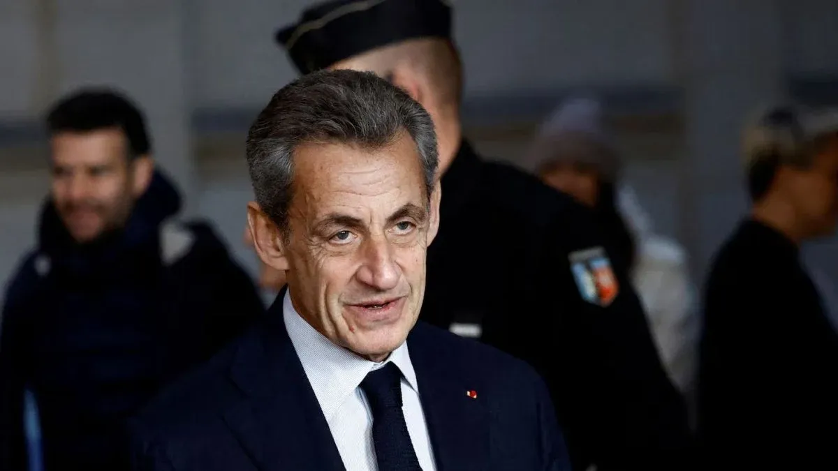 Yolsuzluk davalarının gölgesinde... Sarkozy’nin onur nişanları geri alındı