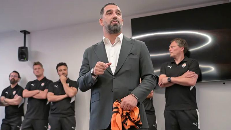 Süper başlangıç... Arda Turan&#039;dan ilk soyunma odası konuşması