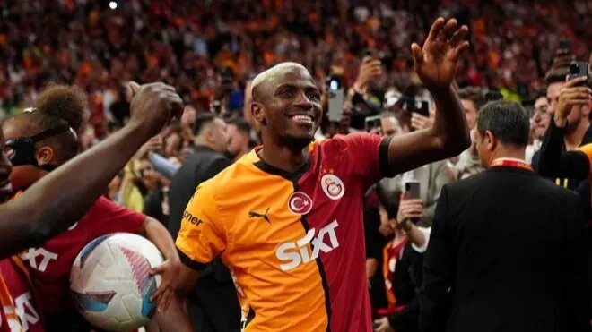 Osimhen transferinde son durum: Galatasaray Napoli ile 50 milyon euroya anlaştı