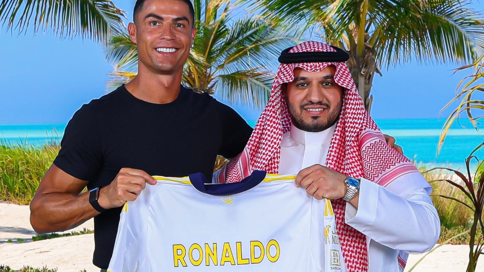 Ronaldo yeni takımına imzayı attı